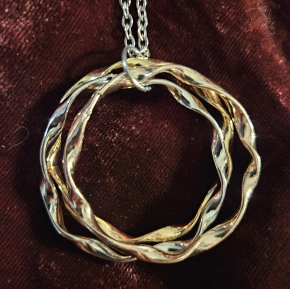 Silver/gold colored paparazzi chain and earrings. Costume jewelry - Picture 3 of 3